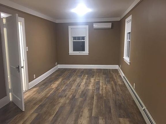 5th image of 2443 Hudson St