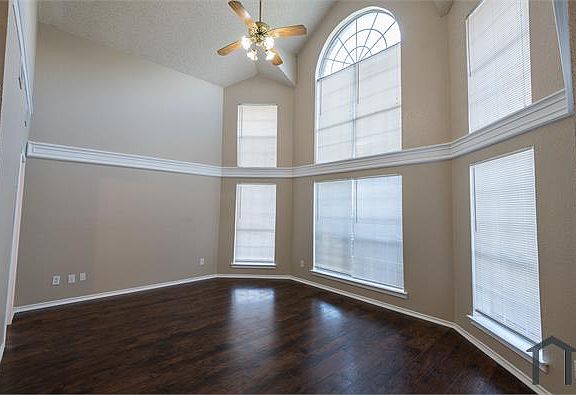 3rd image of 1411 Chapman Dr