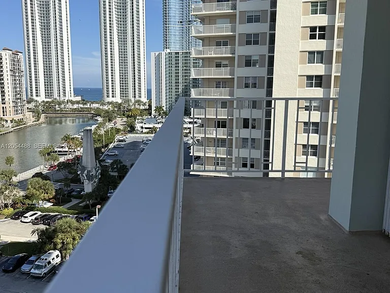 500 Bayview Dr #1031 — Photo 7
