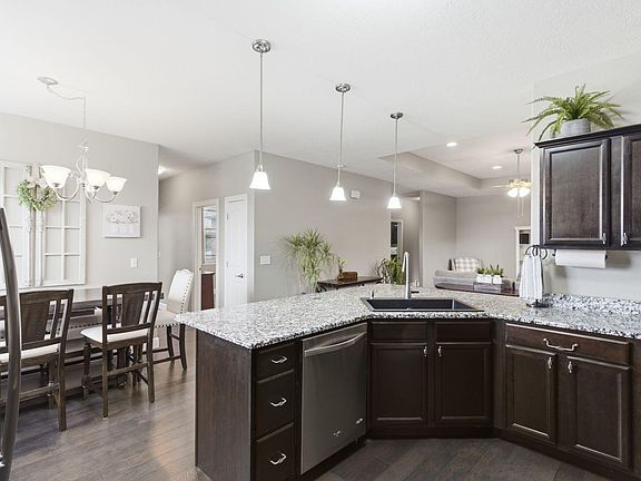 4th image of 479 Southview Drive