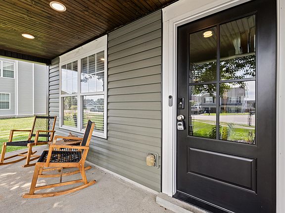 2nd image of 605 Gosling Ct