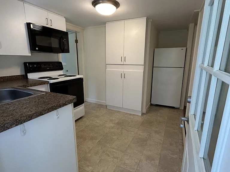 140 Belknap St — Photo 5