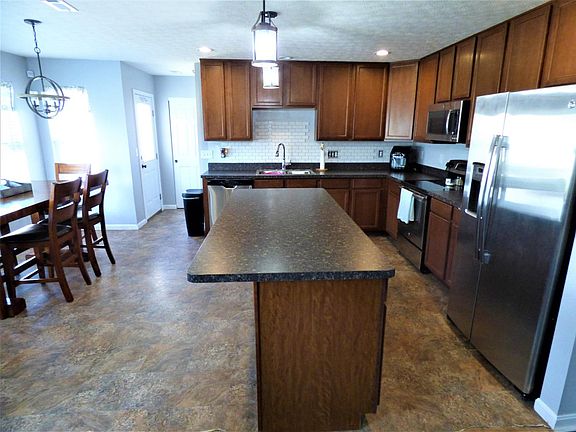 5th image of 584 Hafton Ct