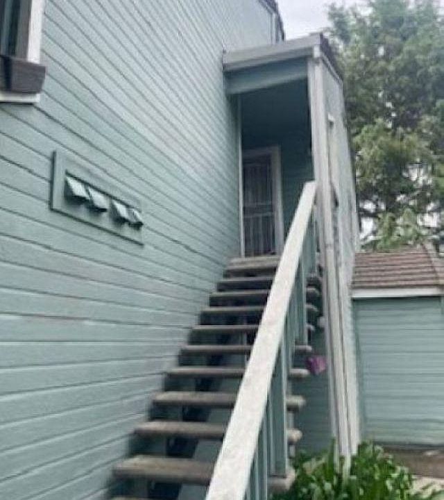 1st image of 2923 Winding Ln