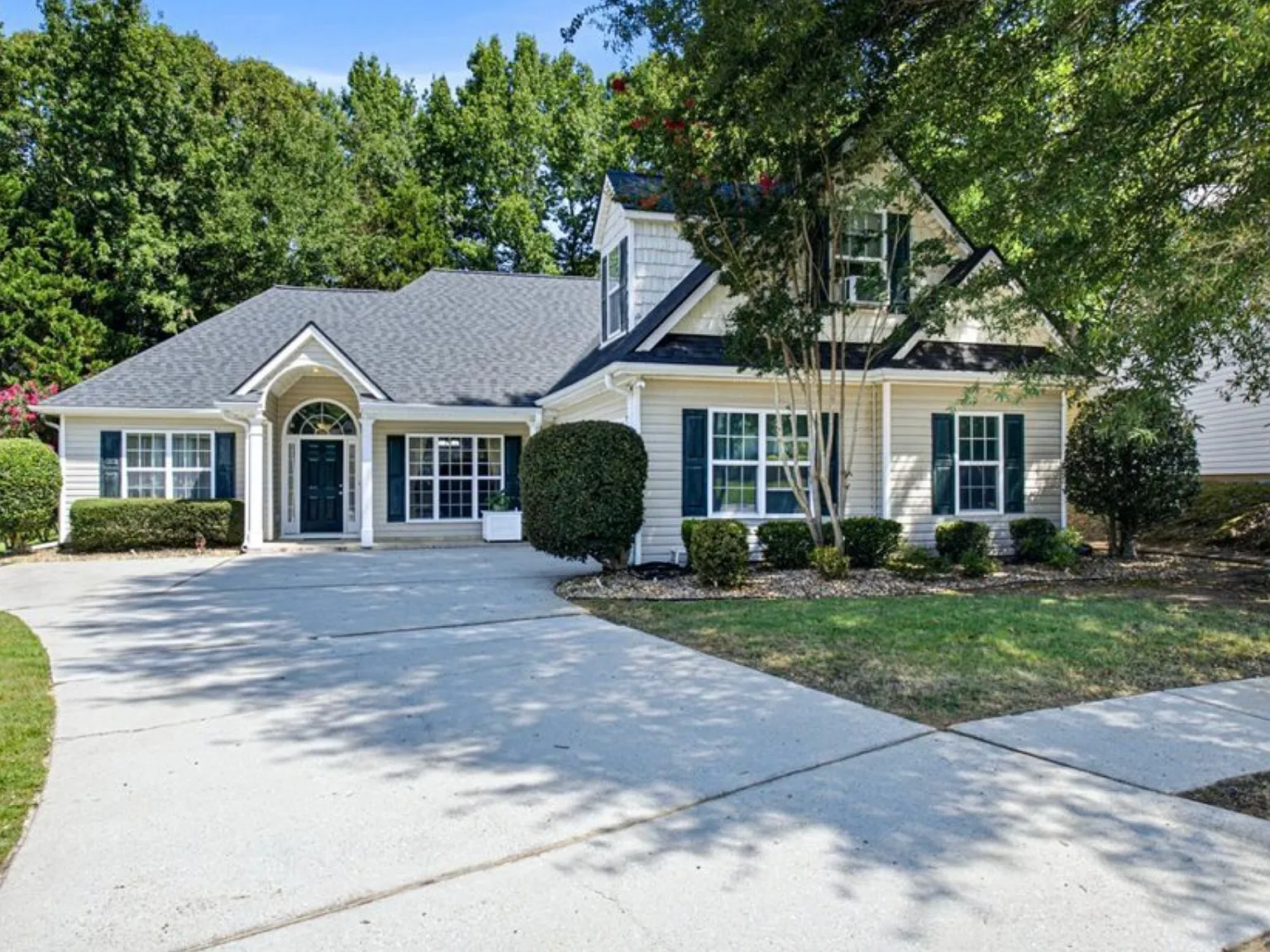 4 bed, 2440 sqft, $2,450 — Photo 4