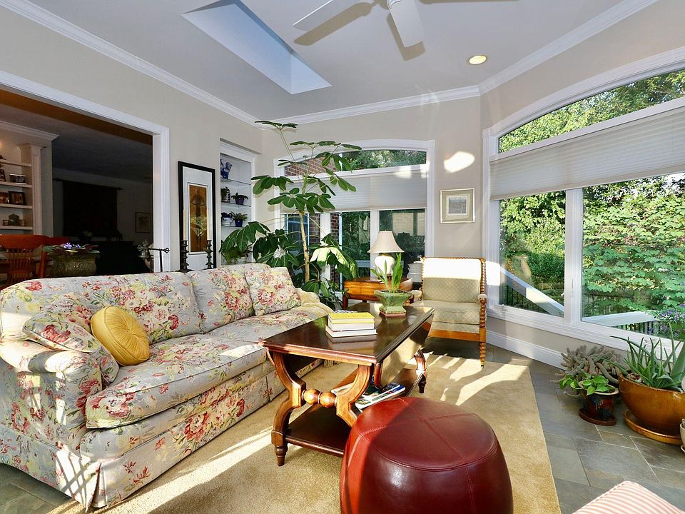 1st image of 500 James Ct