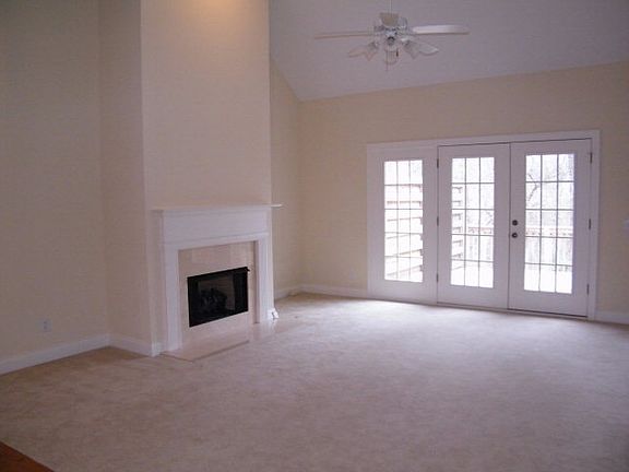 5th image of 102 Poplar Hill Ct