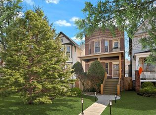 1817 W Morse Ave, Chicago, IL 60626