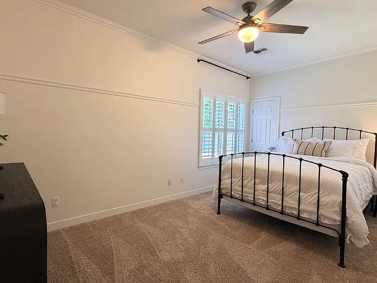 1121 E Powell Way — Photo 18