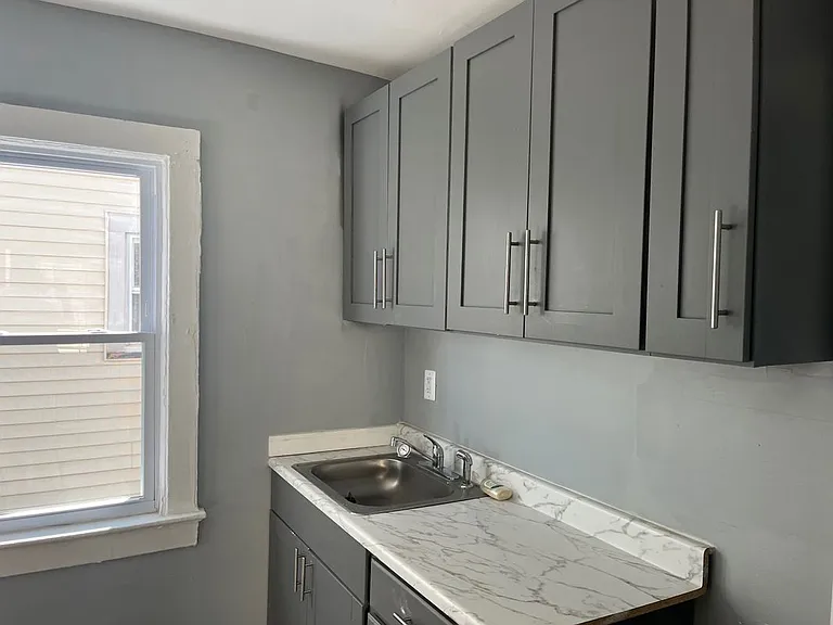 19 Cottage Pl #2 — Photo 3
