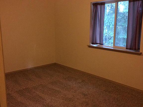 Bedroom 1 (2 big windows)
