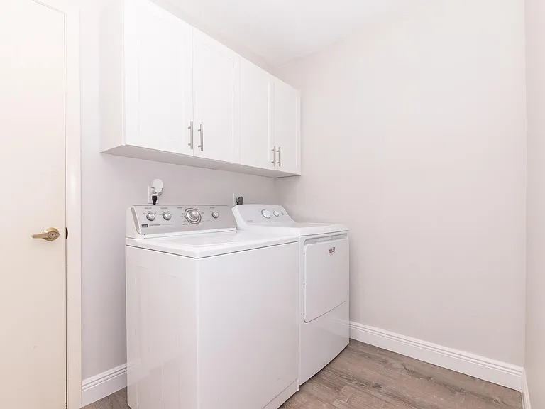 4041 NE Breakwater Dr — Photo 16