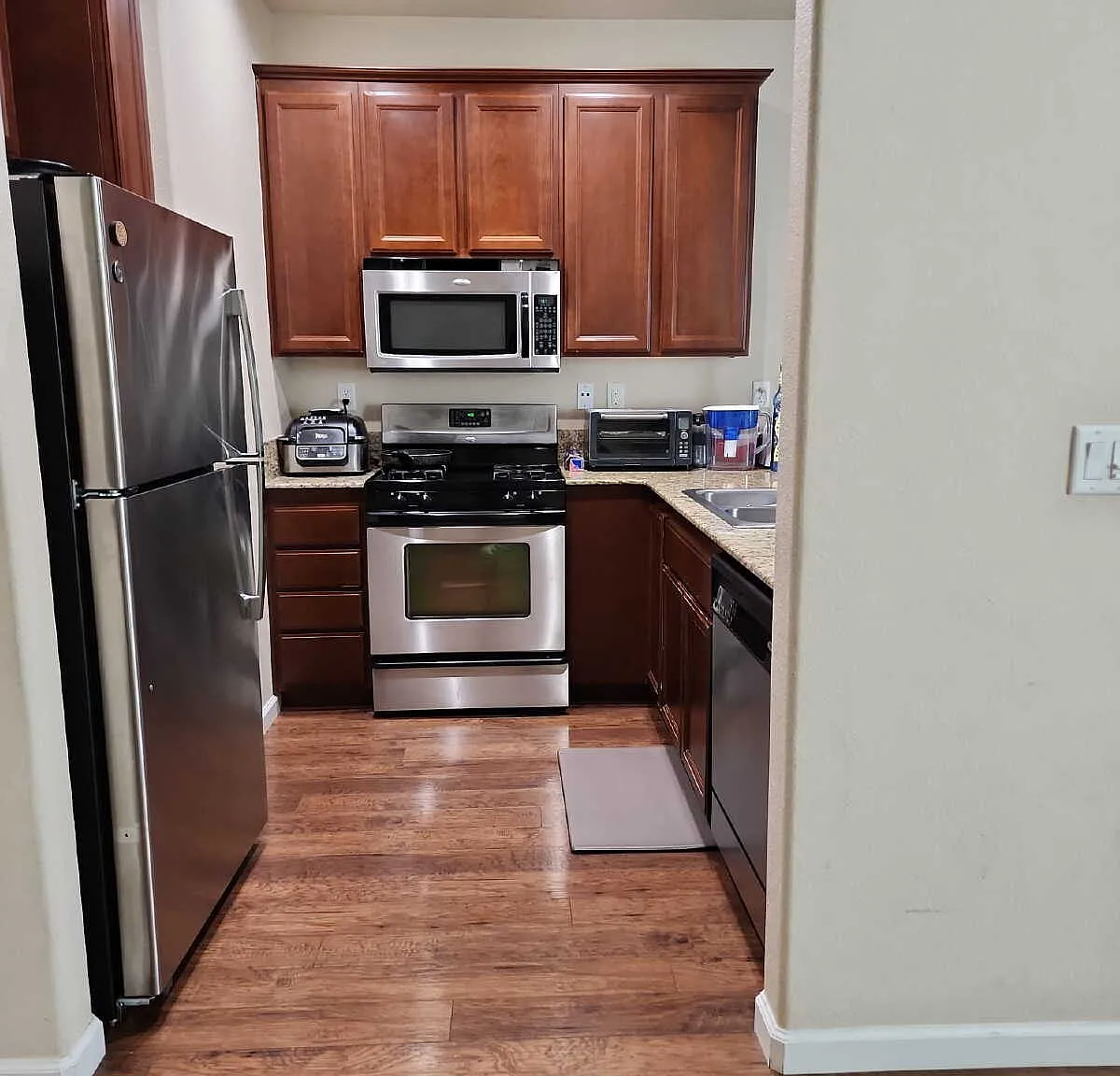 1 bed, $825 — Photo 3