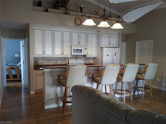 3rd image of 3907 Plumosa Dr