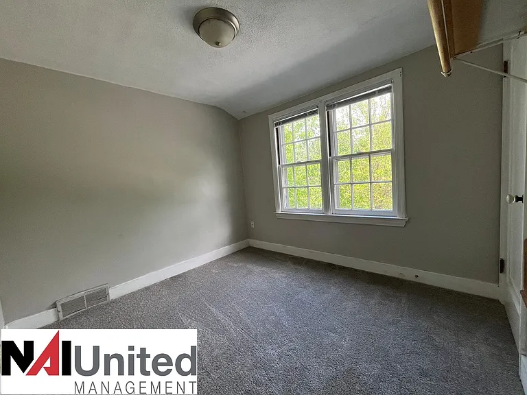 2814 Summit St — Photo 10