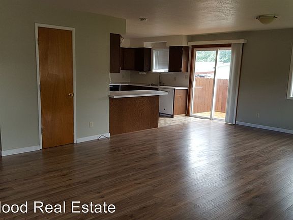 3rd image of 512 NE Broadway St