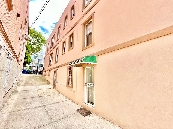 3rd image of 3256 45th St