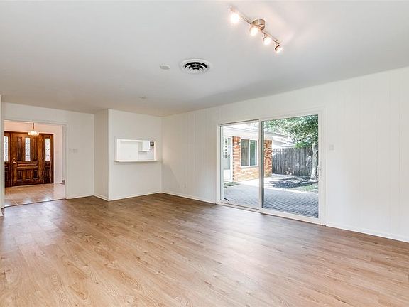 3rd image of 109 Woods Dr