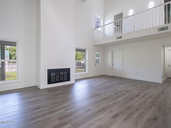 5th image of 113 Greenwood Dr