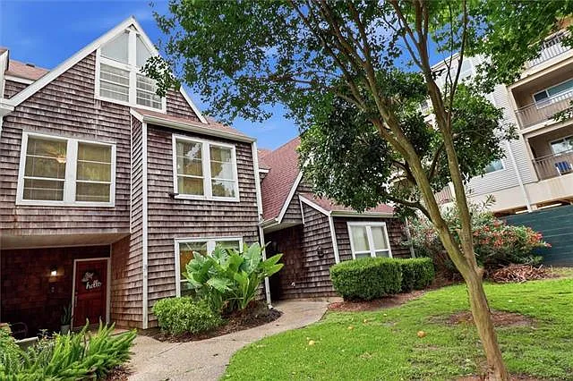 3 Spinnaker Ln