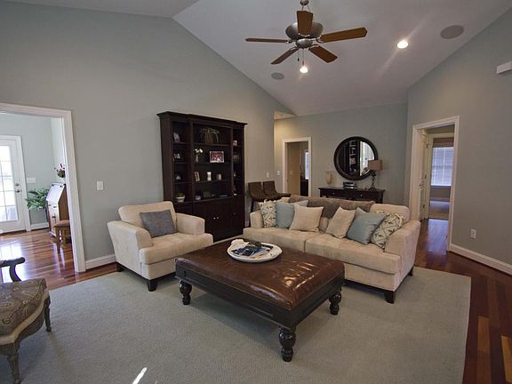 3rd image of 71 Carriage Homes Dr