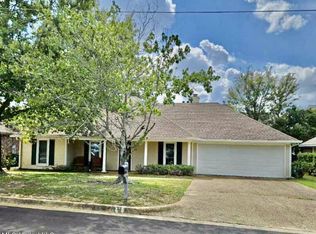 729 Hawthorn Green Dr, Ridgeland, MS 39157