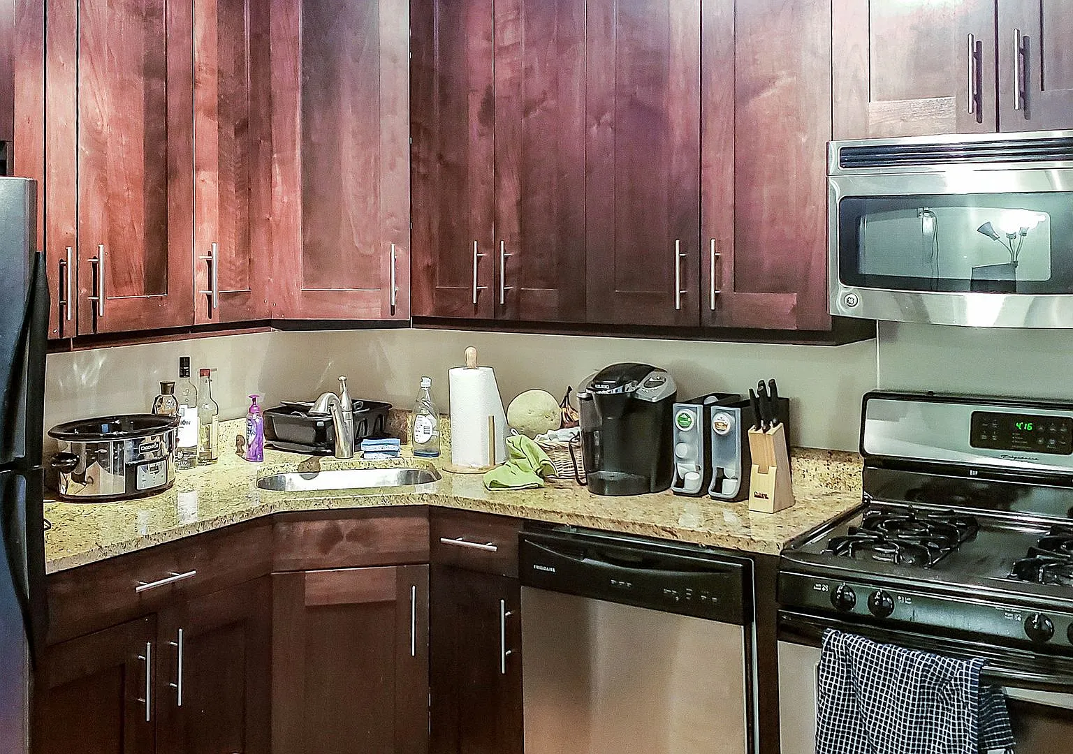 2 bed, 950 sqft, $3,395 — Photo 1