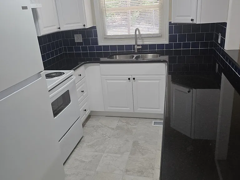 6550 Venture Dr — Photo 5
