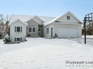 3112 View Point St SW, Jenison, MI 49428