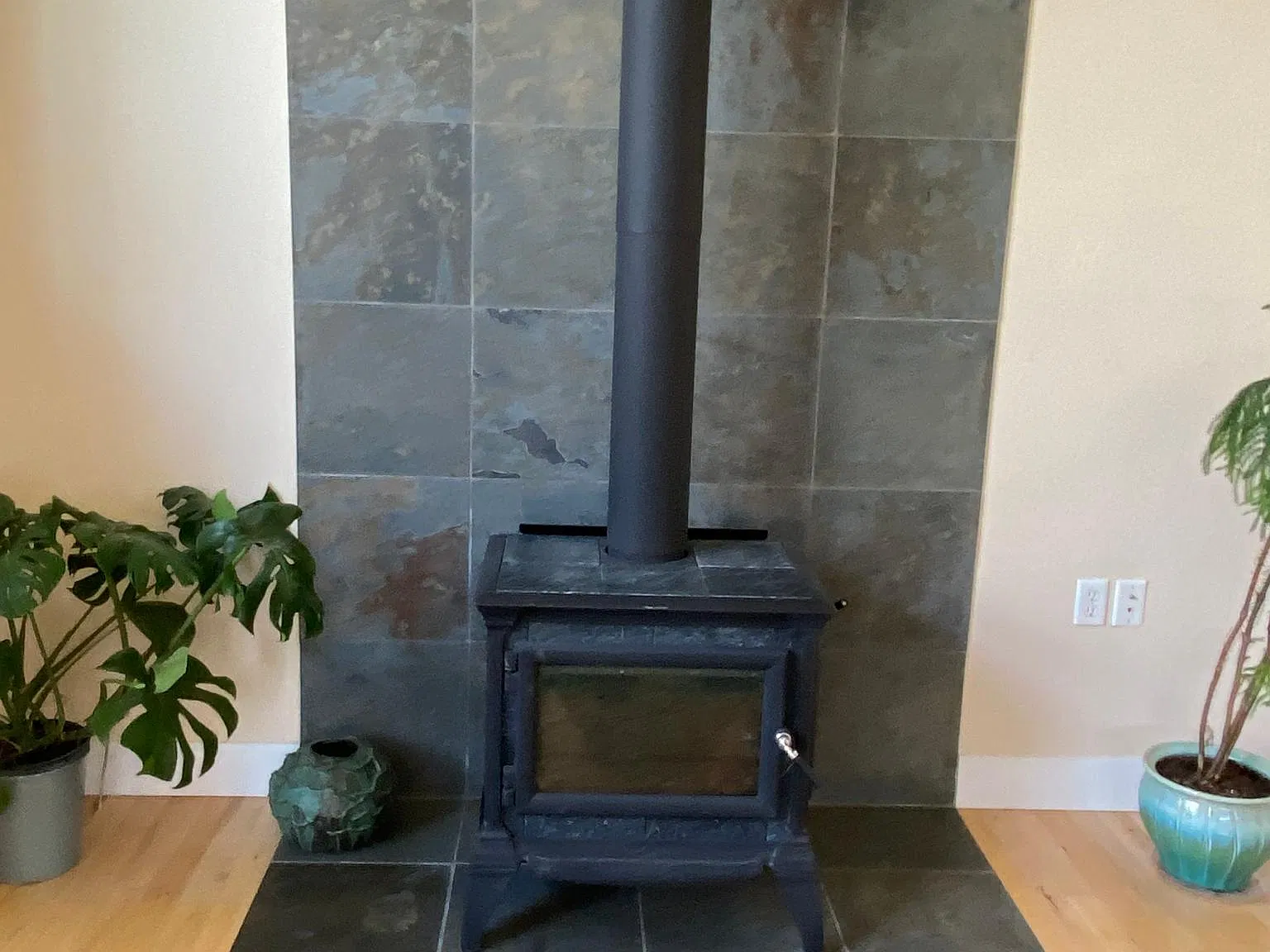 3 bed, 2.5 bath, 1950 sqft, $3,300 — Photo 4
