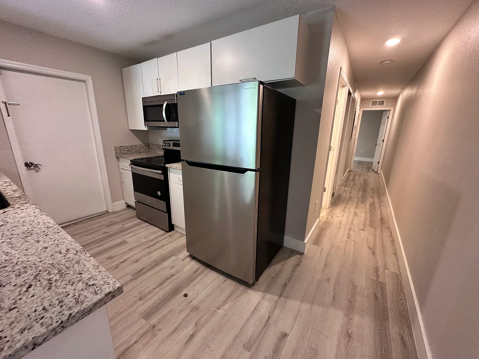 2 bed, 700 sqft, $1,350 — Photo 4
