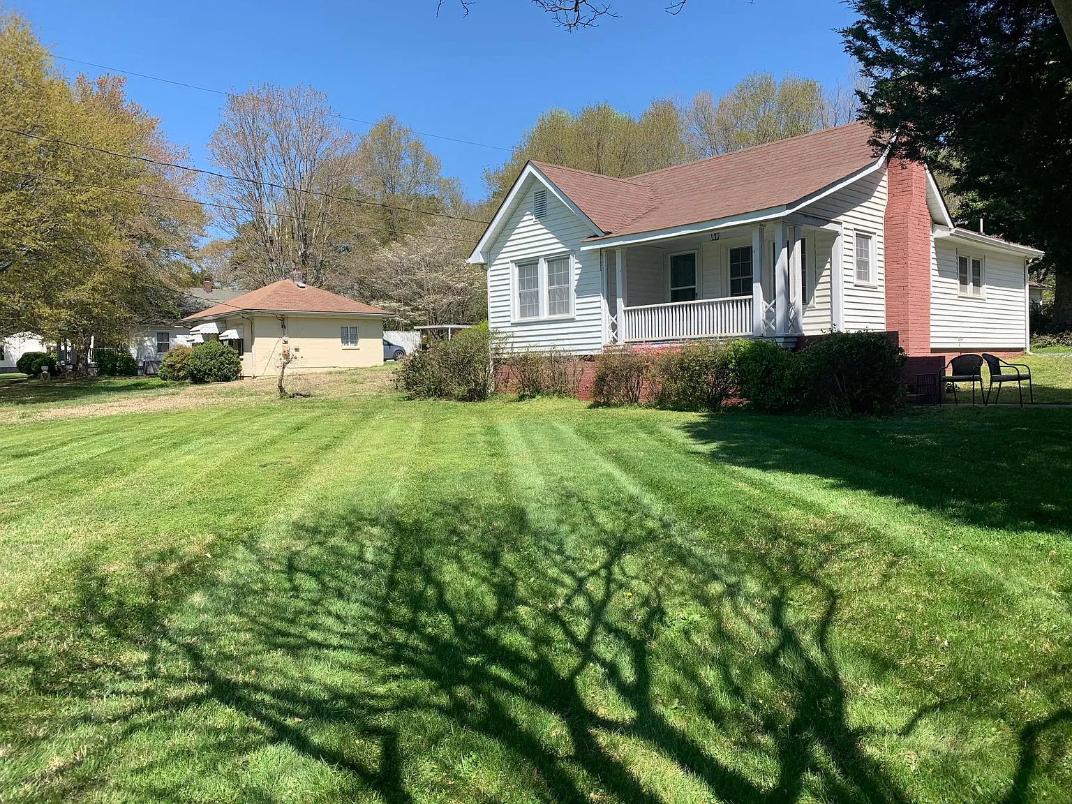 2055 S Point Rd — Photo 2