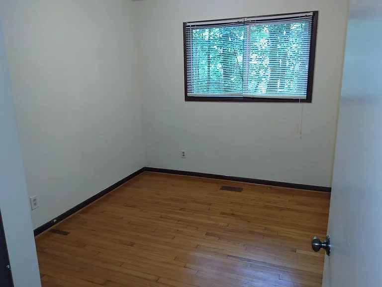 843 Shady Lawn Rd — Photo 9