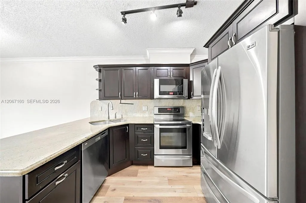 18751 NW 84th Pl — Photo 3