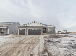 7369 29th St S, Fargo, ND 58104