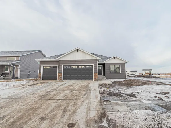 7369 29th St S, Fargo, ND 58104