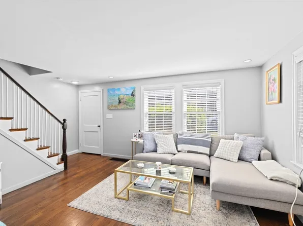 33 Bishop Rd #33, Quincy, MA 02170