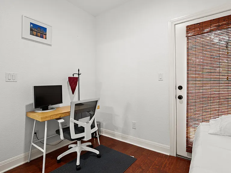 1402 Parker Ln #4 — Photo 26