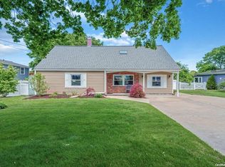 49 Oneida Ave, Selden, NY 11784