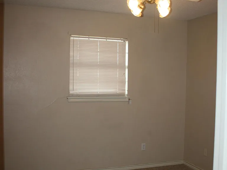 1109 W Lingleville Rd — Photo 9