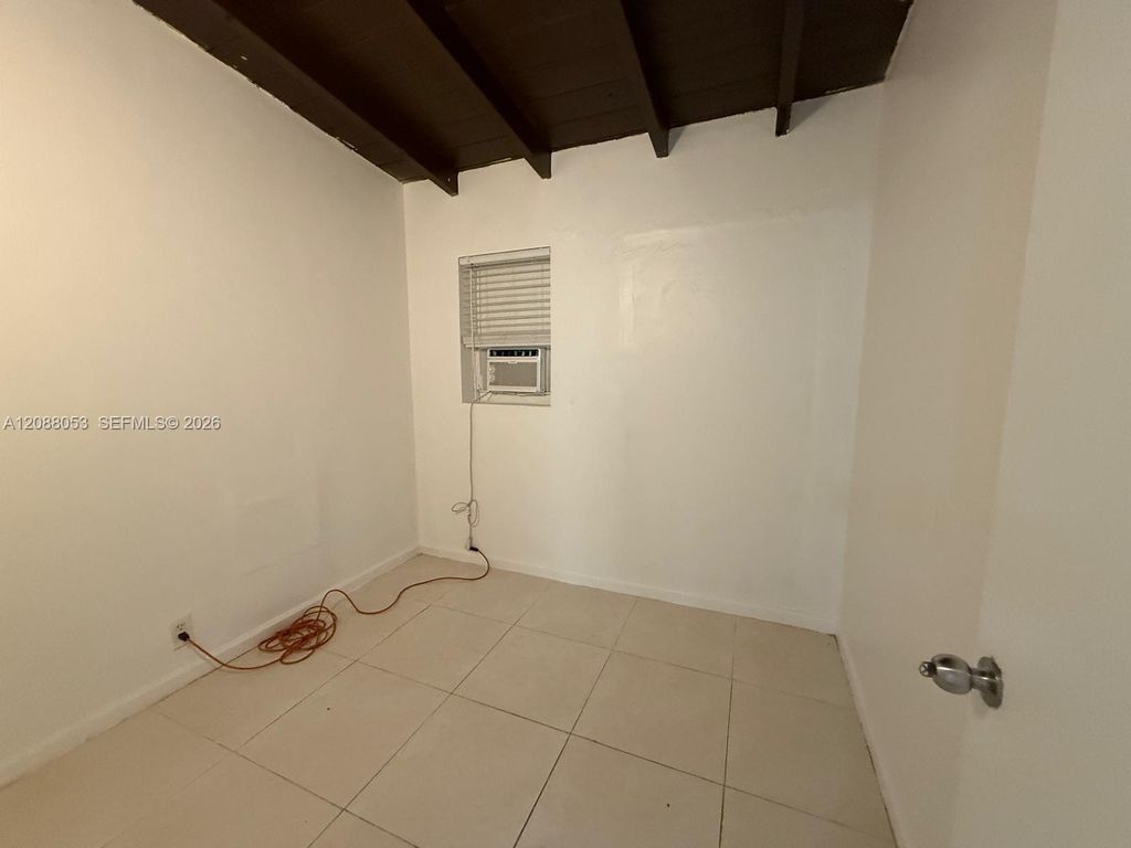 381 NW 16th St, photo 8