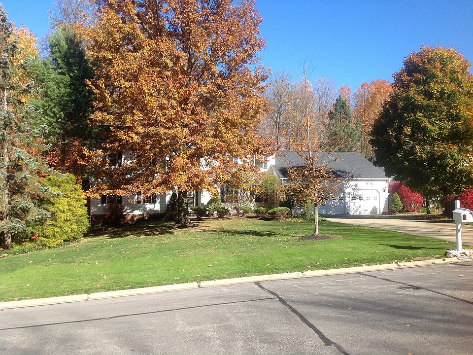 2nd image of 30450 Wedgewood Dr