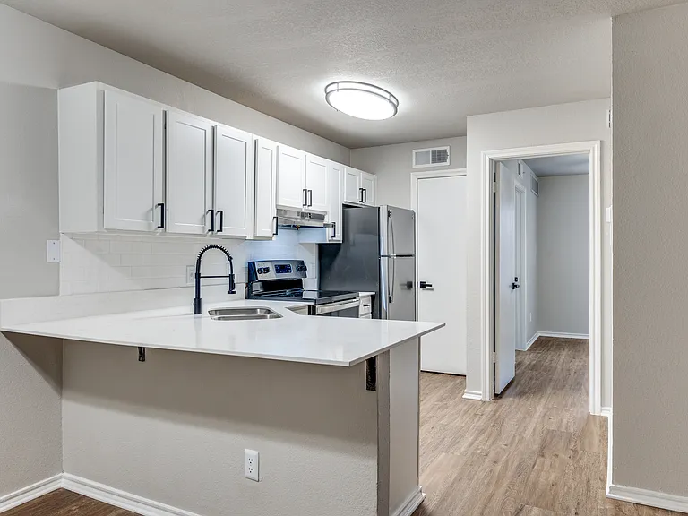 Crest River District Apartments — Photo 13
