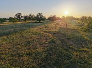 638 Main St, Waelder, TX 78959