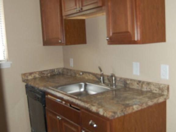 5th image of 836 Richmond St #4