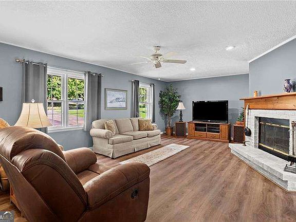 5th image of 3361 Pawnee Trl SW