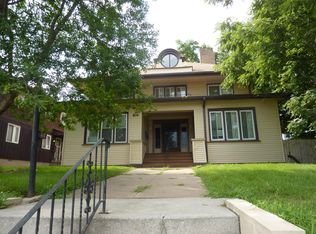 814 W 4th St #4, Waterloo, IA 50701