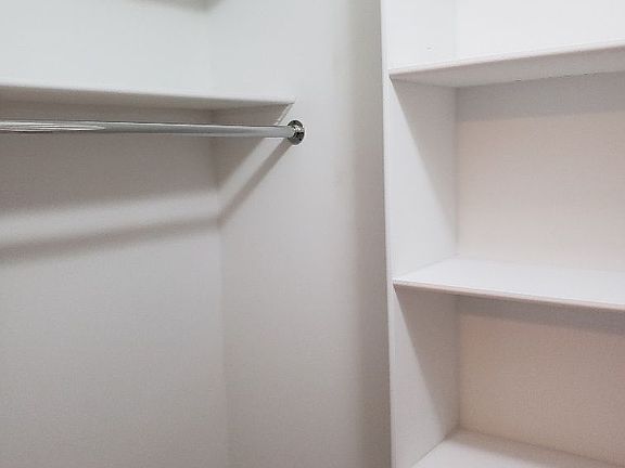 4th image of 170 Hawthorne St APT 4B