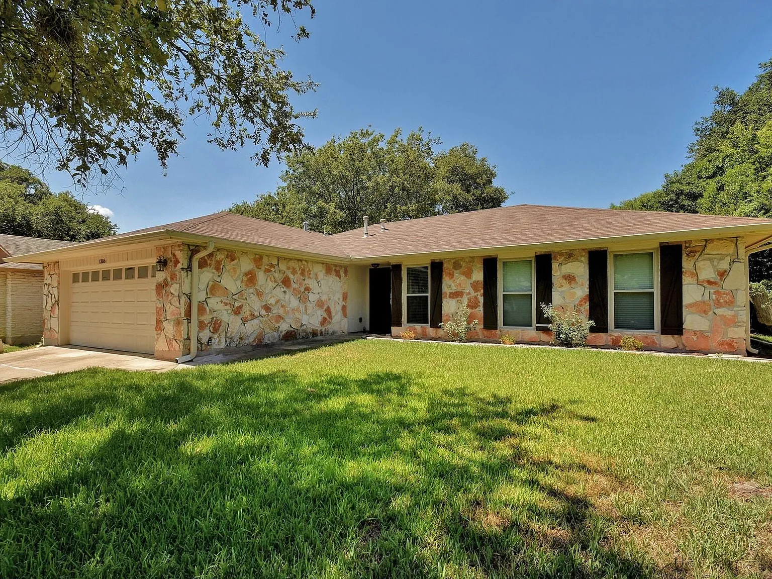 3 bed, 2.0 bath, 1817 sqft, $4,400 — Photo 1