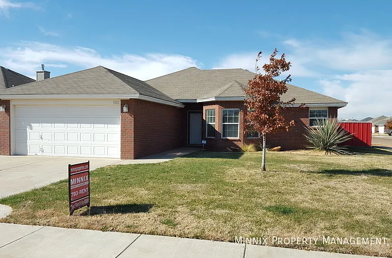 1002 Oshkosh Ave — Photo 1